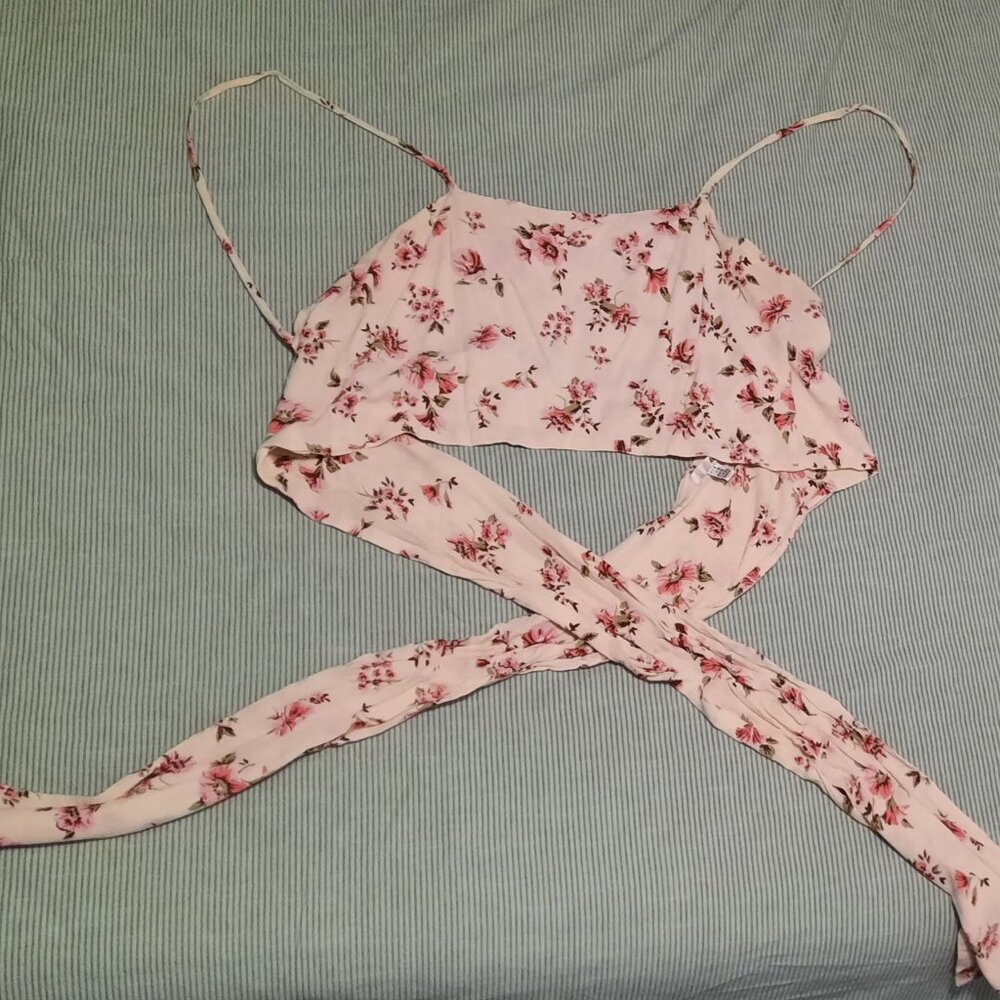 Amuse Society Tie back floral crop top